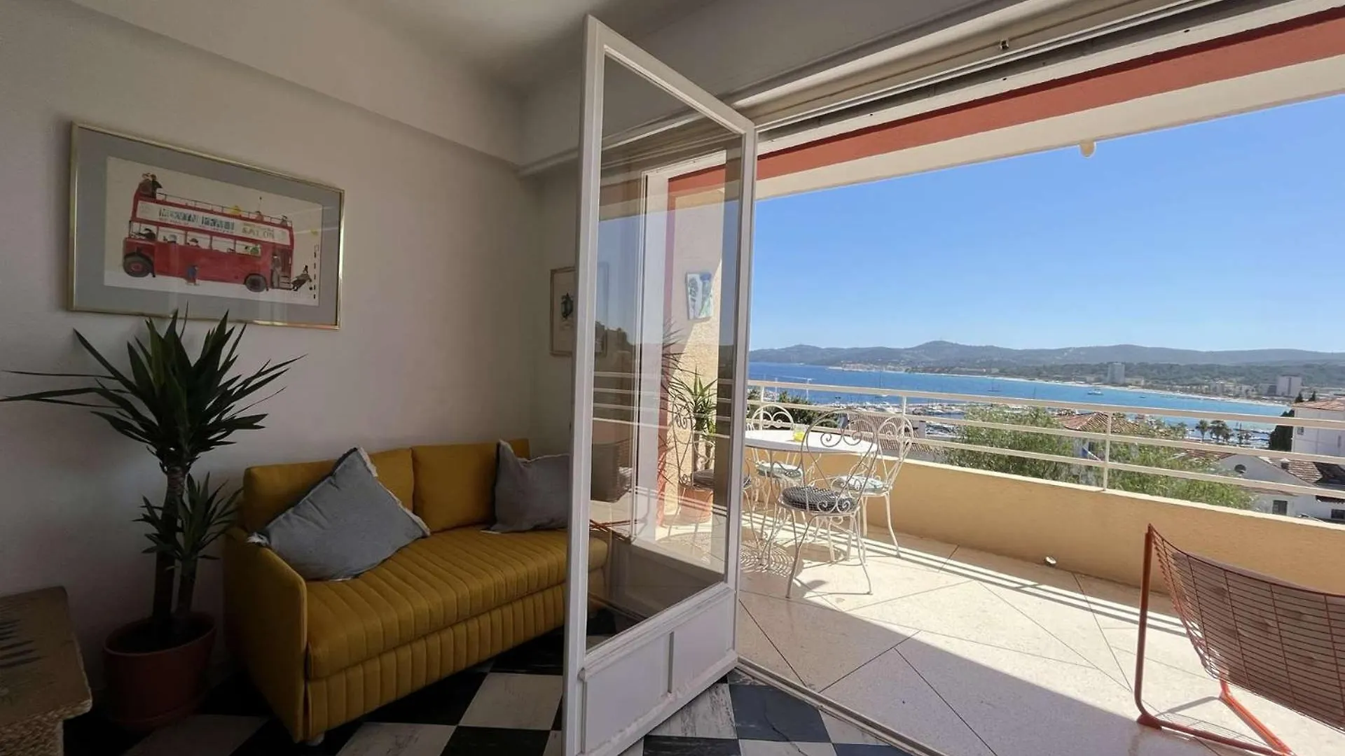 Le Marbello- Vue Mer- Plages- Commerces Le Lavandou