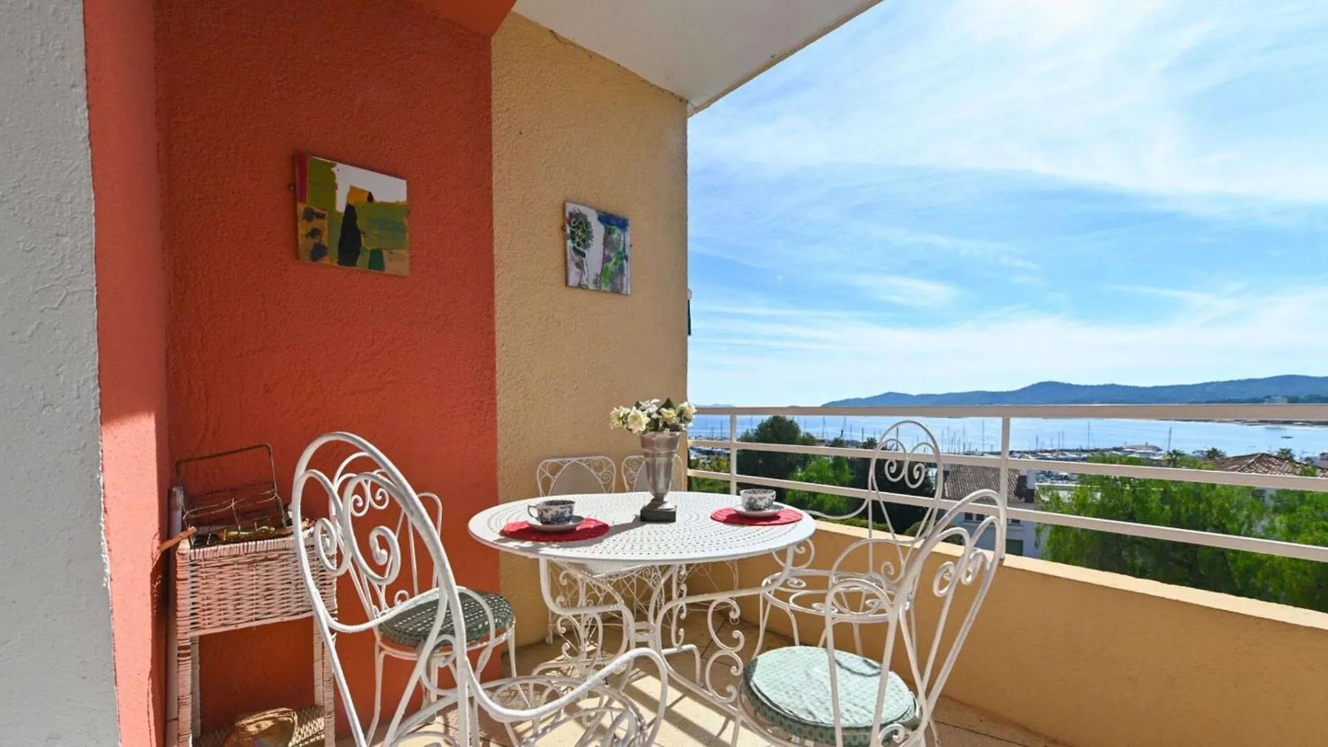Le Marbello- Vue Mer- Plages- Commerces Le Lavandou Apartment